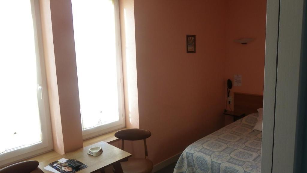 Hotel Restaurant Le Chalet Guemene-Penfao Room photo